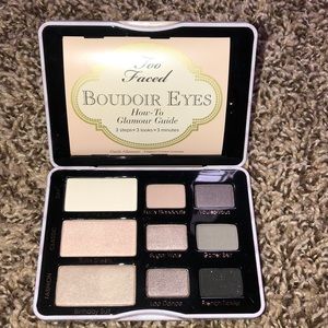 Too faced Boundoir eyes eye shadow pallet!